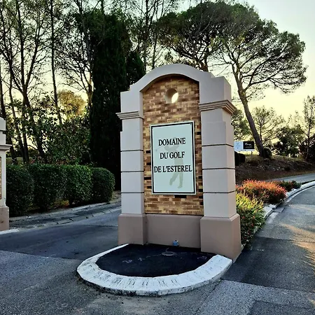 Le Panorama Des Pins - Terrasse, Golf, Piscine - 4 Pers Daire Saint-Raphaël